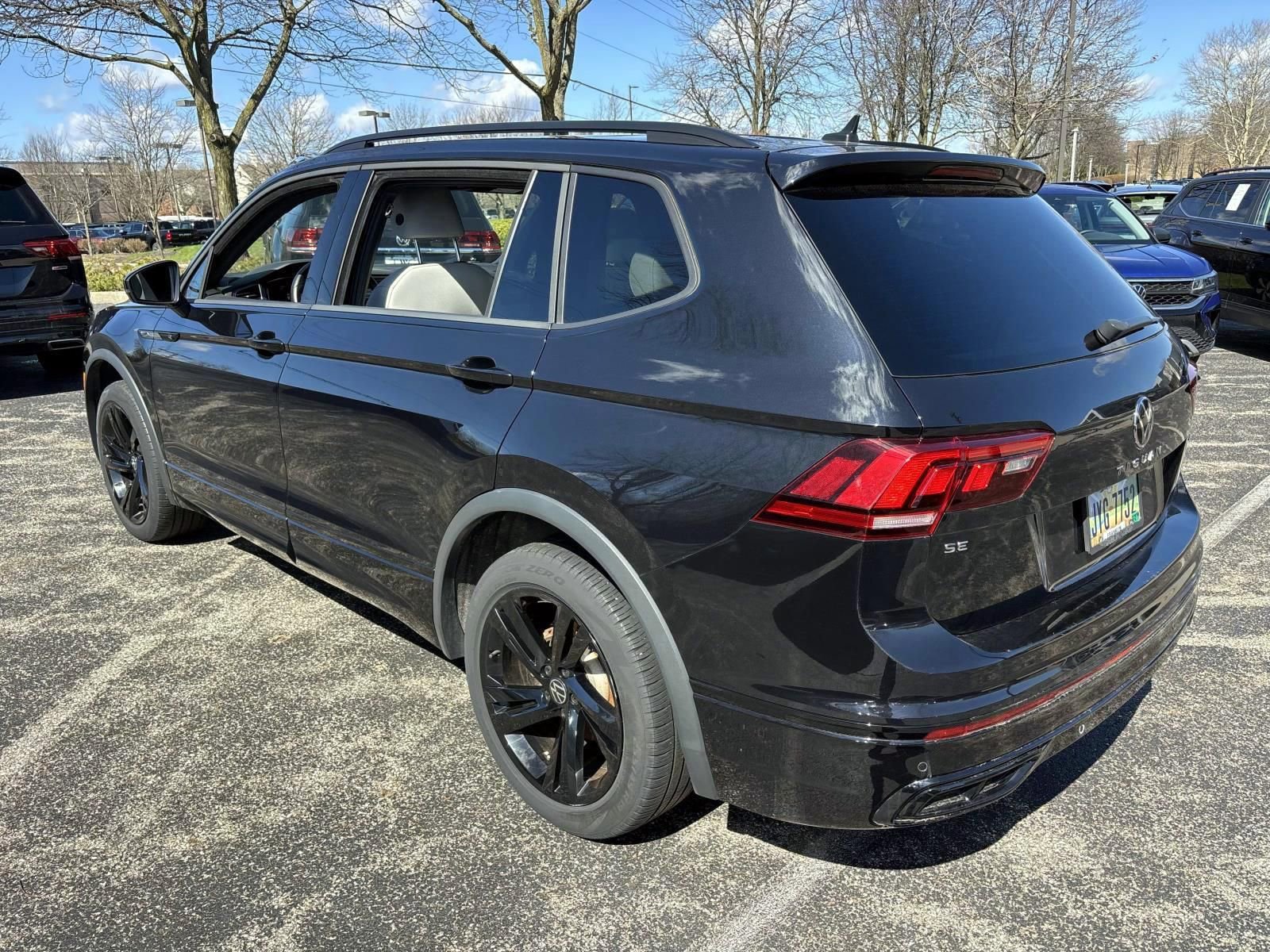 Used 2023 Volkswagen Tiguan SE R-Line image 7