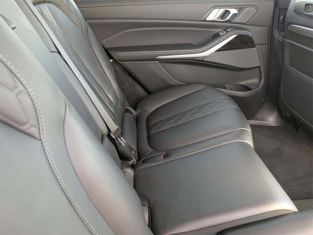 Used 2023 BMW X7 xDrive40i image 36