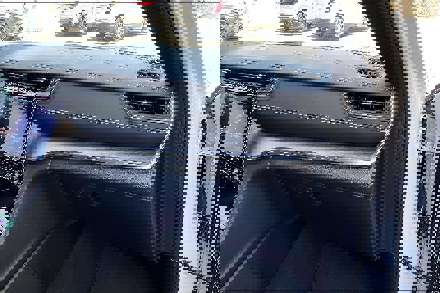 Used 2022 Jeep Grand Cherokee Overland w/ Luxury Tech Group IV image 18