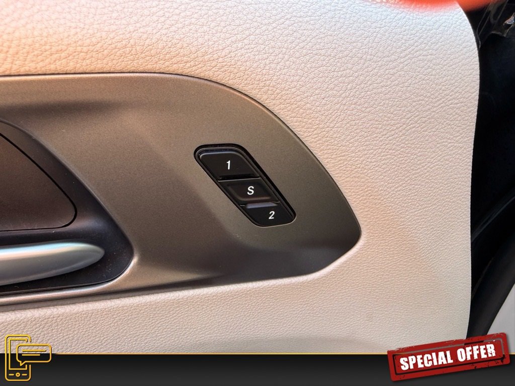 Used 2024 Chrysler Pacifica Touring-L image 16