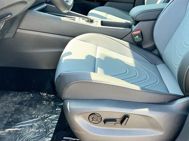 New 2025 Volkswagen Tiguan SE image 18