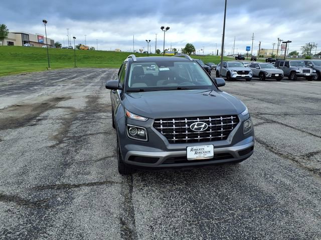Used 2025 Hyundai Venue SEL FWD image 4
