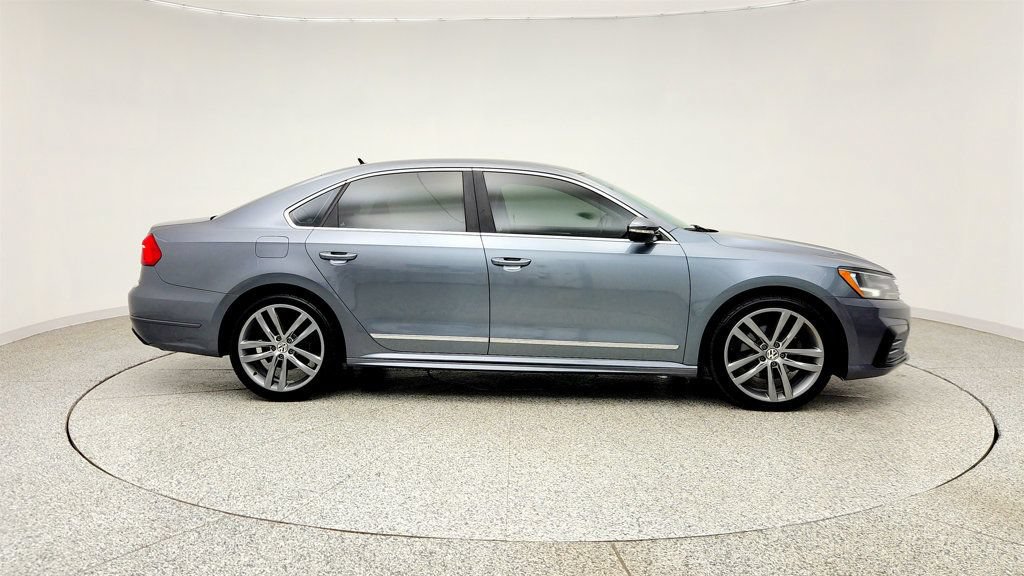 Used 2016 Volkswagen Passat 1.8T R-Line FWD image 4