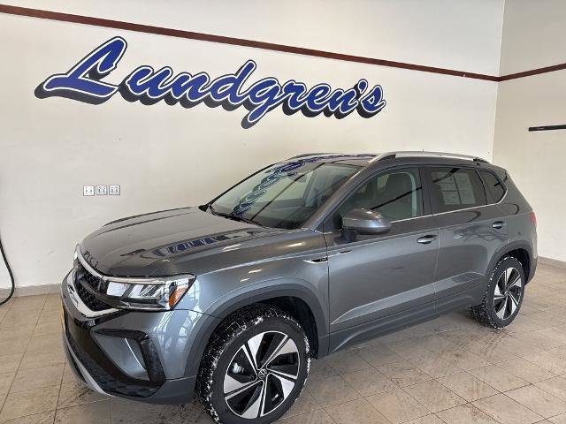 Used 2024 Volkswagen Taos SE image 1