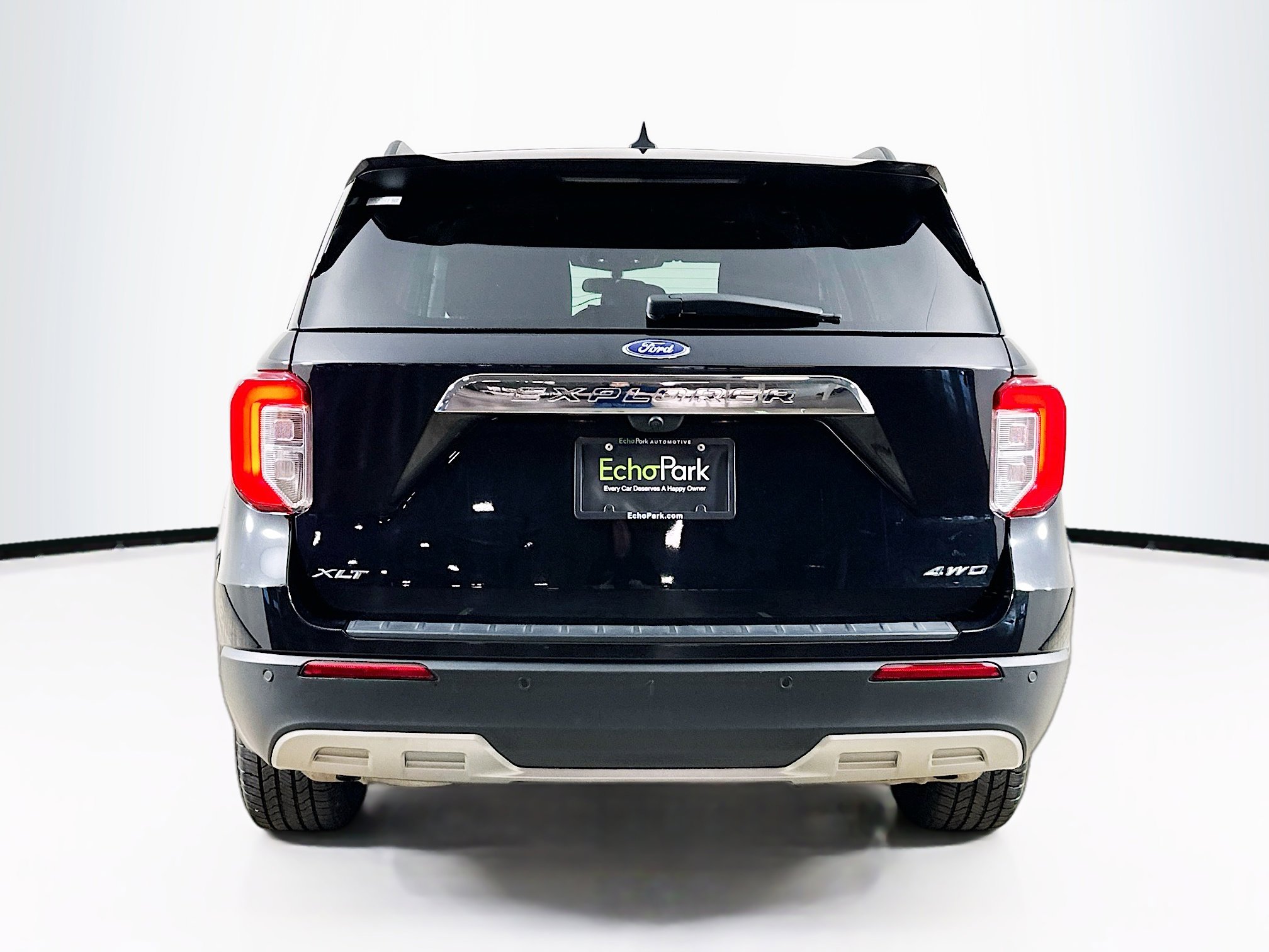 Used 2024 Ford Explorer XLT w/ Equipment Group 202A image 7