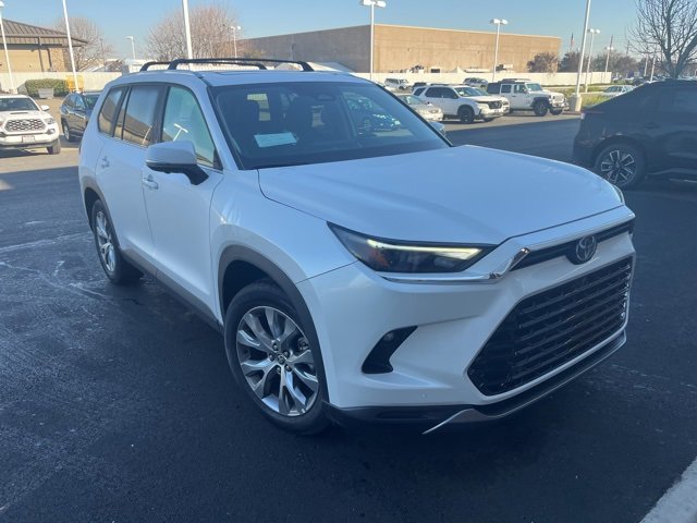 Used 2024 Toyota Grand Highlander Limited image 3