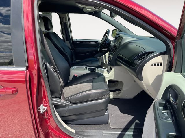 Used 2020 Dodge Grand Caravan SXT FWD image 15