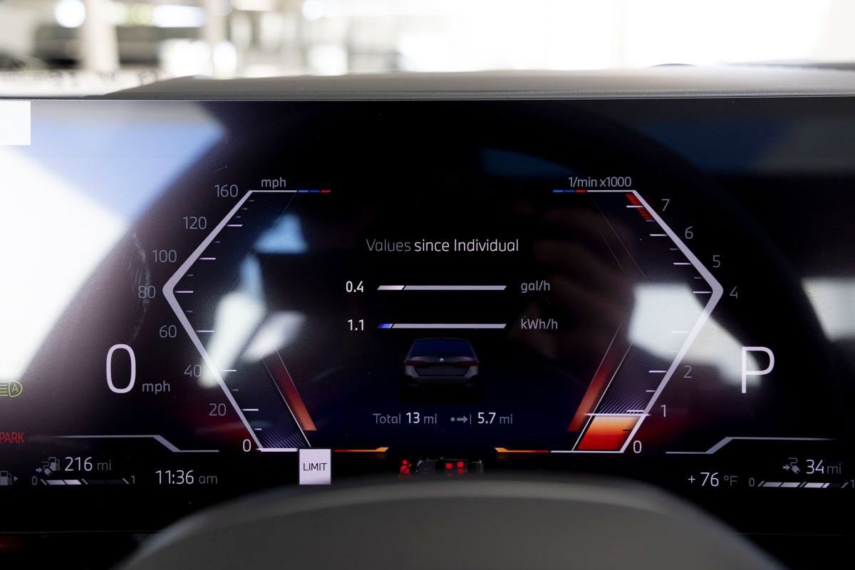 New 2026 BMW 550e xDrive AWD/4WD image 11