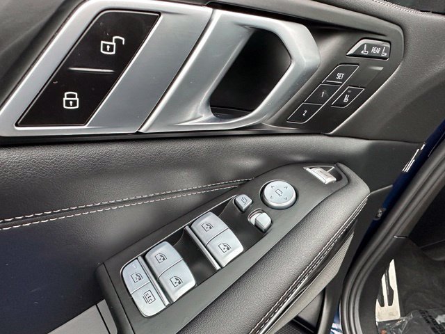 Used 2023 BMW X7 xDrive40i w/ M Sport Package AWD/4WD image 26