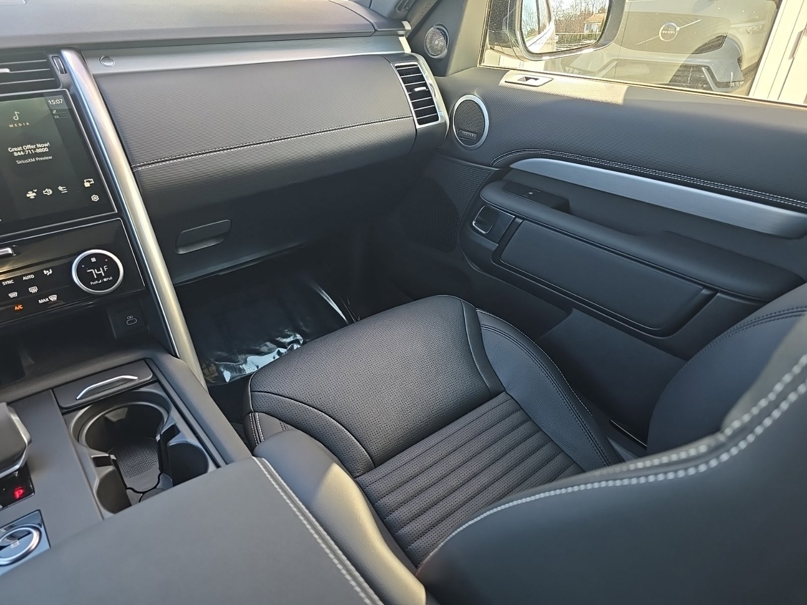 Certified 2024 Land Rover Discovery Dynamic SE image 22