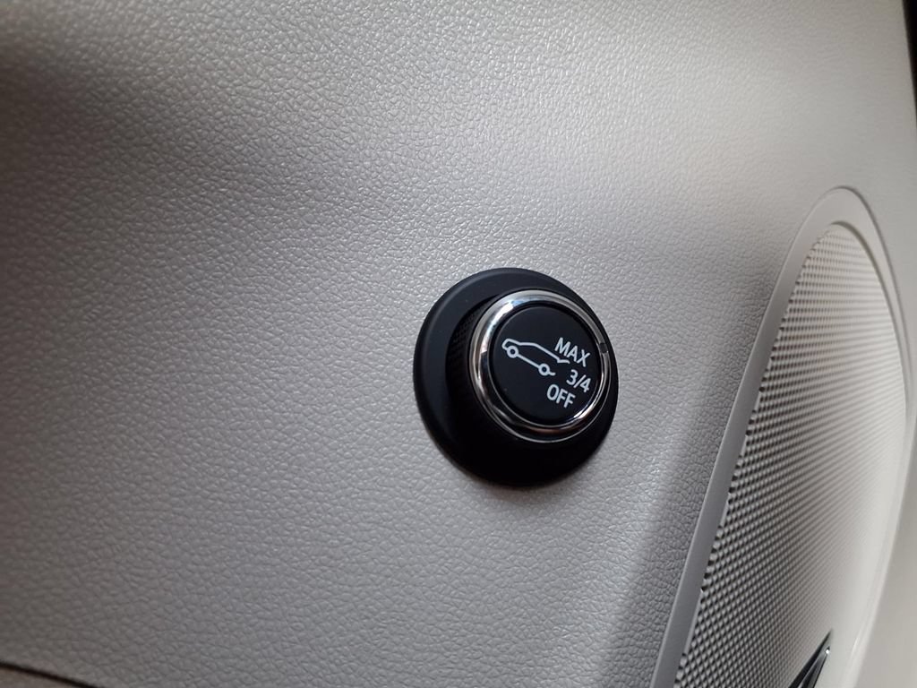 Used 2022 Buick Envision Avenir w/ Safety Package AWD/4WD image 23