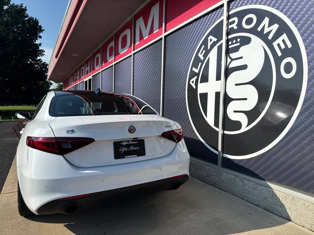 Used 2022 Alfa Romeo Giulia Ti AWD/4WD image 12