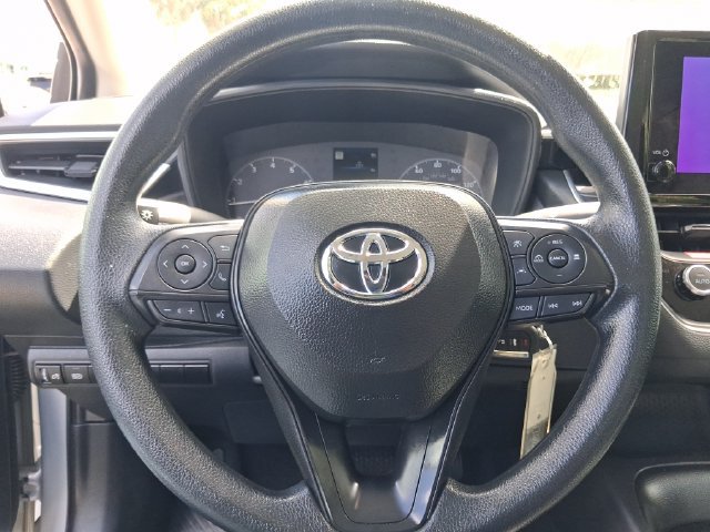 Used 2025 Toyota Corolla LE FWD image 15