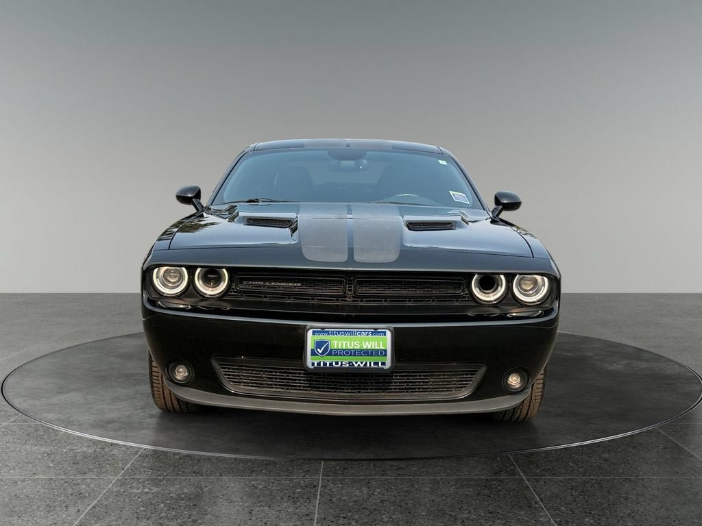 Used 2016 Dodge Challenger SXT w/ Blacktop Package RWD image 2