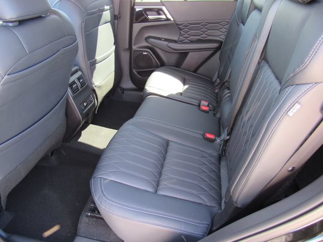 New 2026 Mitsubishi Outlander SEL FWD image 16