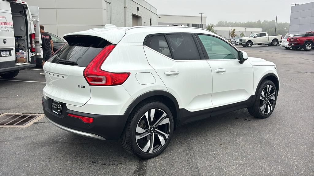 Certified 2024 Volvo XC40 B5 Plus w/ Climate Package AWD/4WD image 29