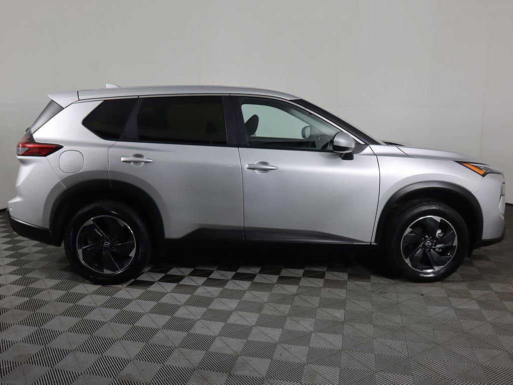 Used 2024 Nissan Rogue SV AWD/4WD image 16