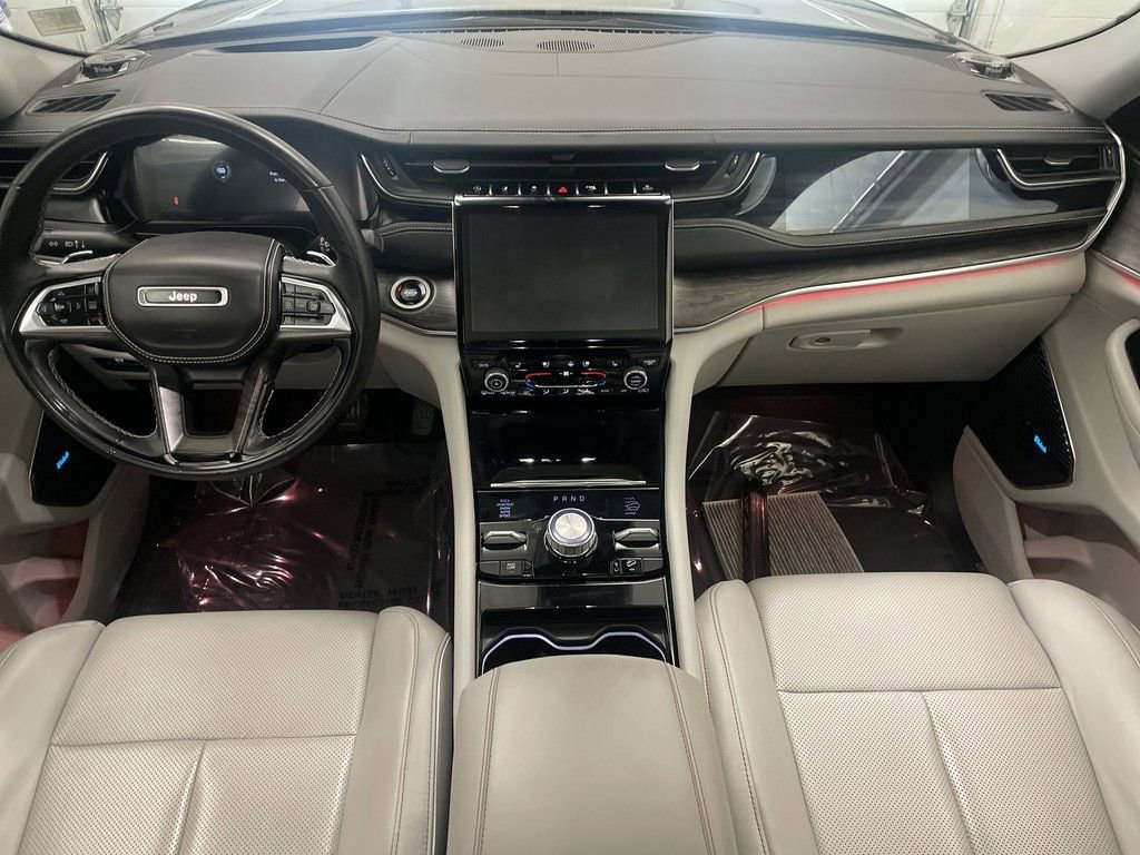 Used 2023 Jeep Grand Cherokee Overland w/ Advanced Protech Group III image 15