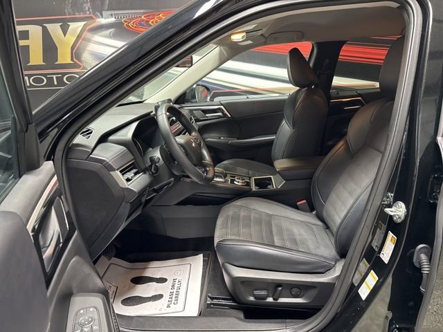 Used 2024 Mitsubishi Outlander SE Black Edition FWD image 5