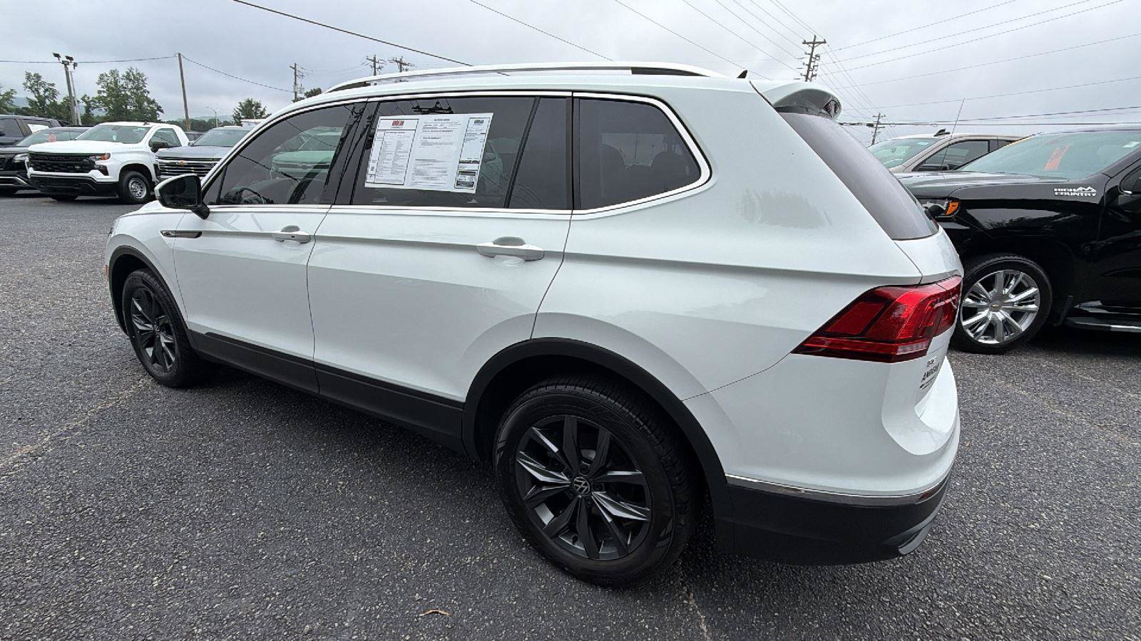 Used 2022 Volkswagen Tiguan SE FWD image 11