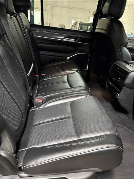Used 2024 Jeep Wagoneer Series II w/ Flexible Seating Group AWD/4WD image 17