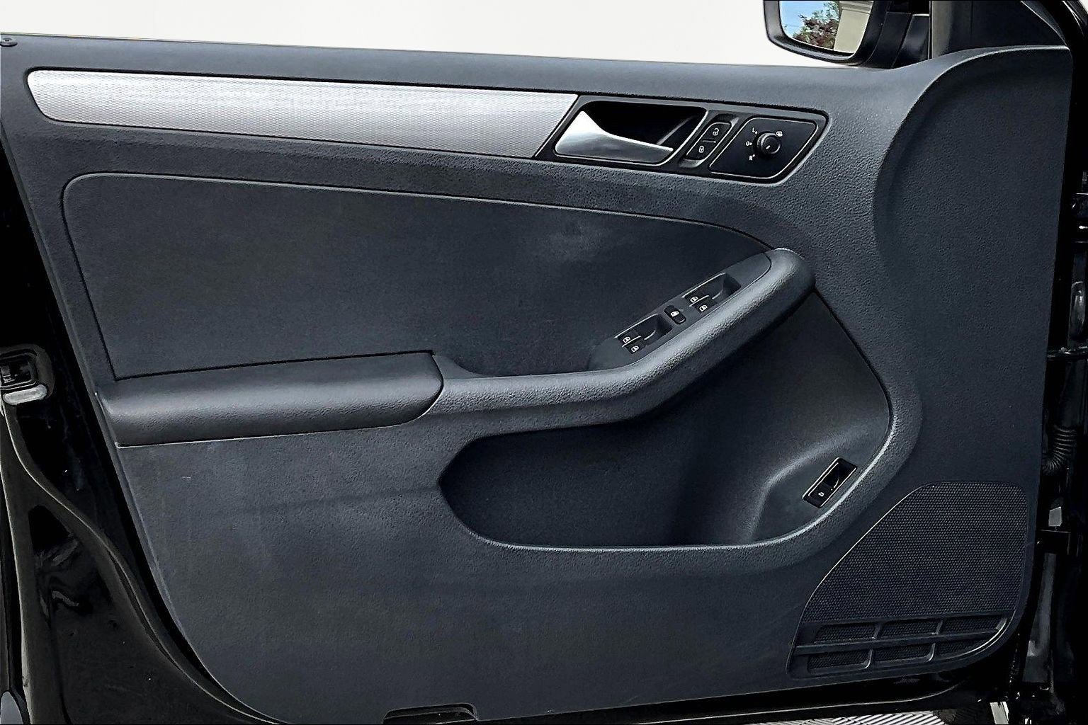 Used 2017 Volkswagen Jetta SE image 20