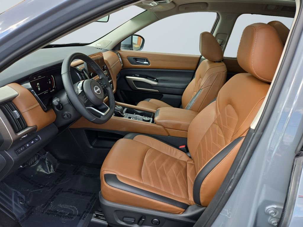 Used 2023 Nissan Pathfinder Platinum w/ Lighting Package (N92) image 9