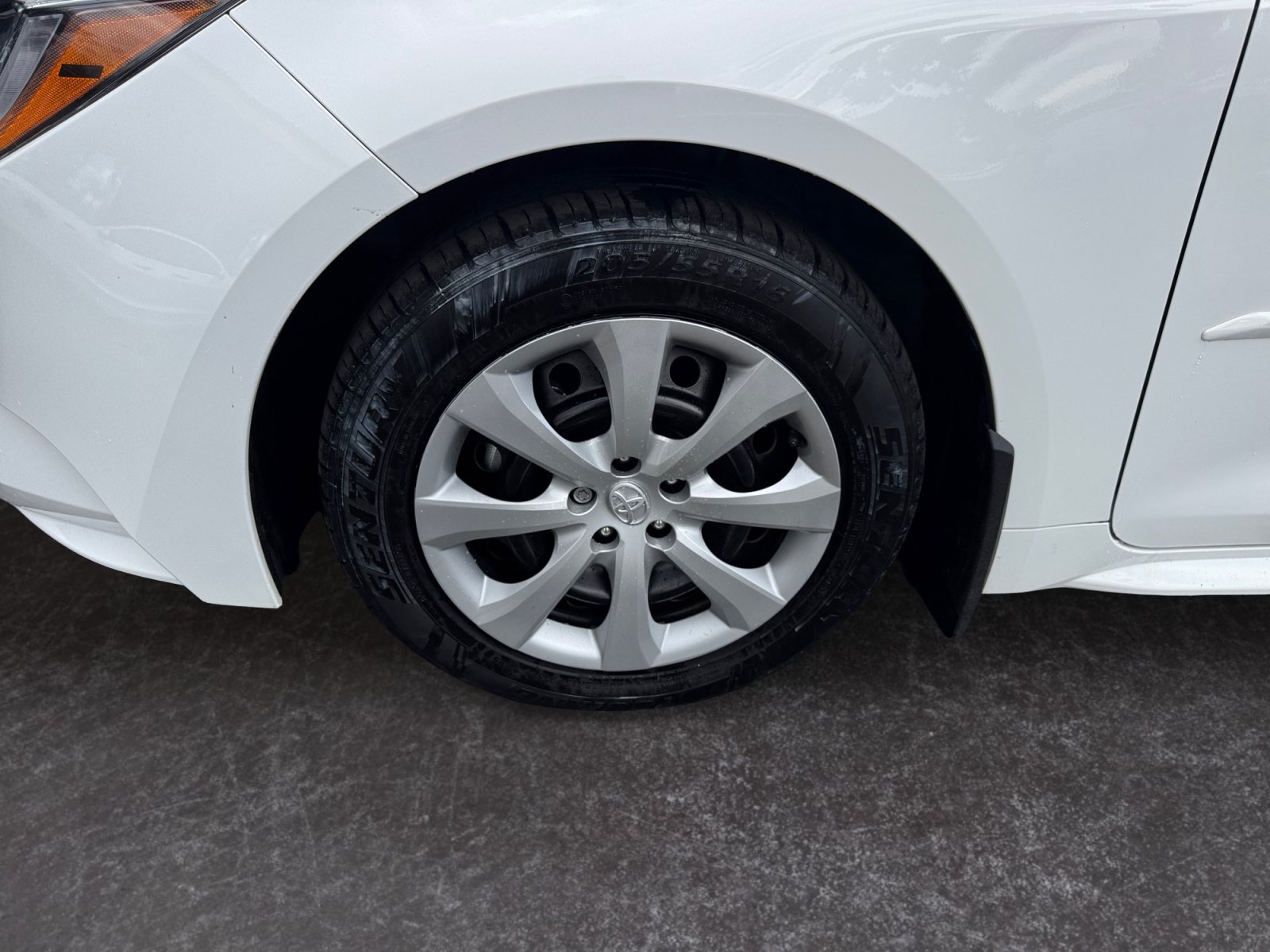 Used 2025 Toyota Corolla LE FWD image 14