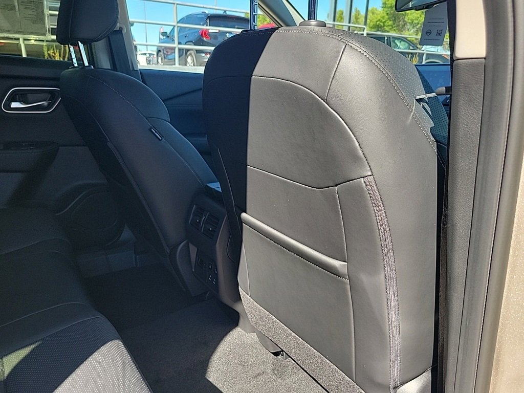 New 2026 Nissan Rogue Platinum image 39