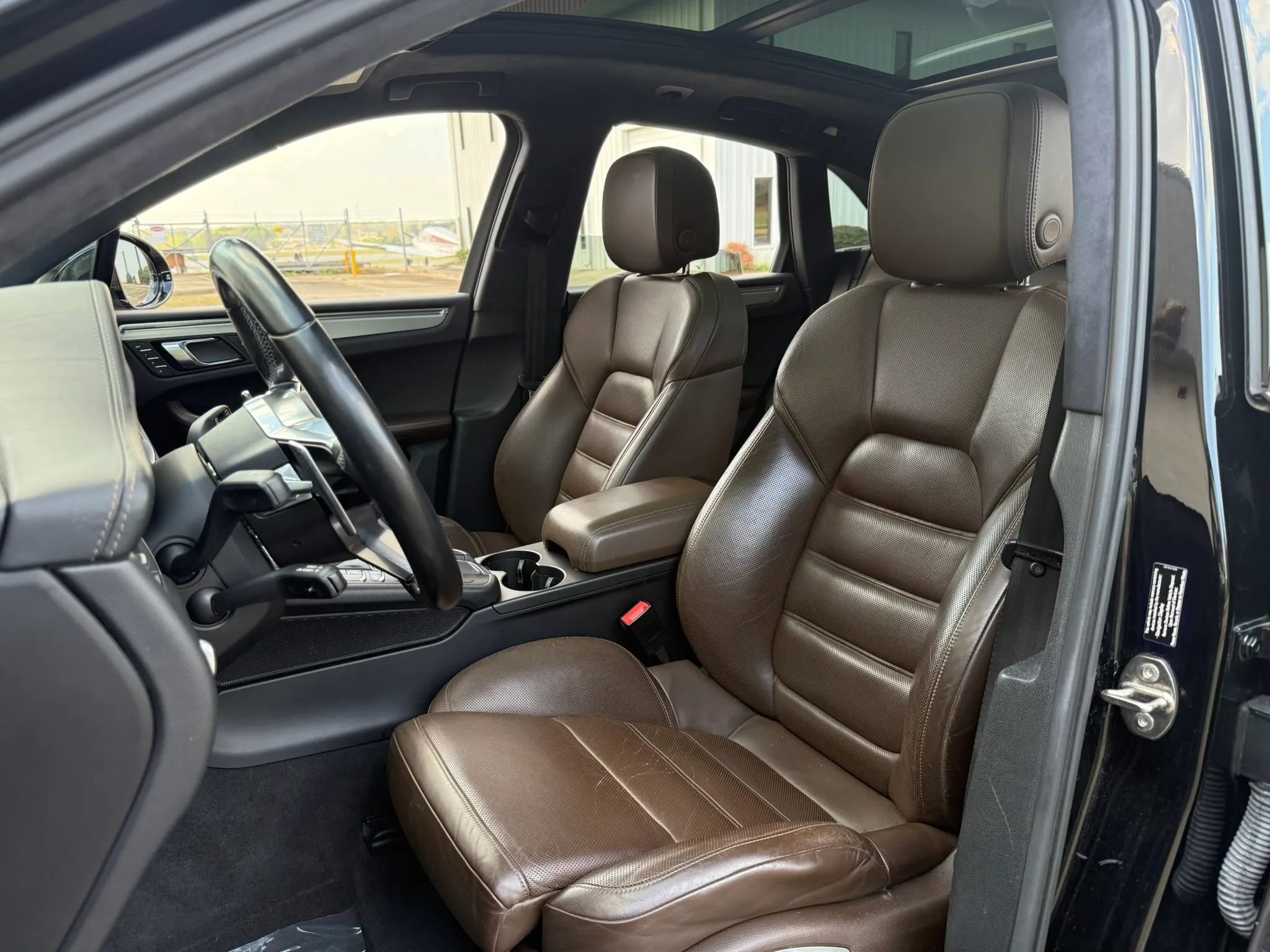 Used 2015 Porsche Macan Turbo image 31