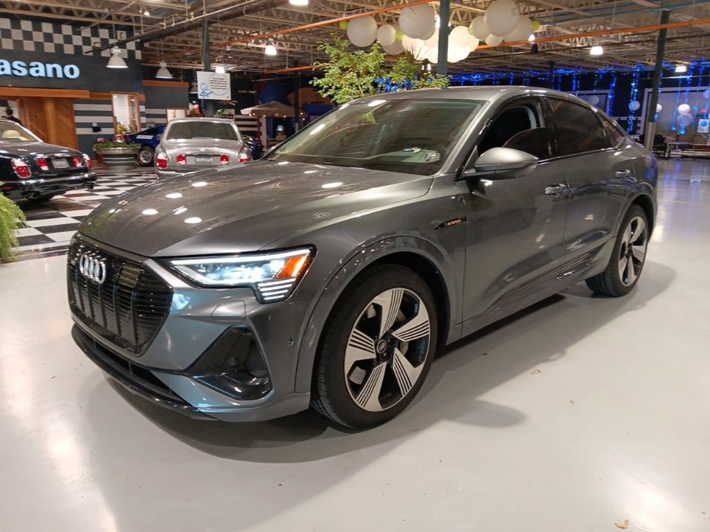 Used 2021 Audi e-tron Prestige w/ Prestige Package image 1