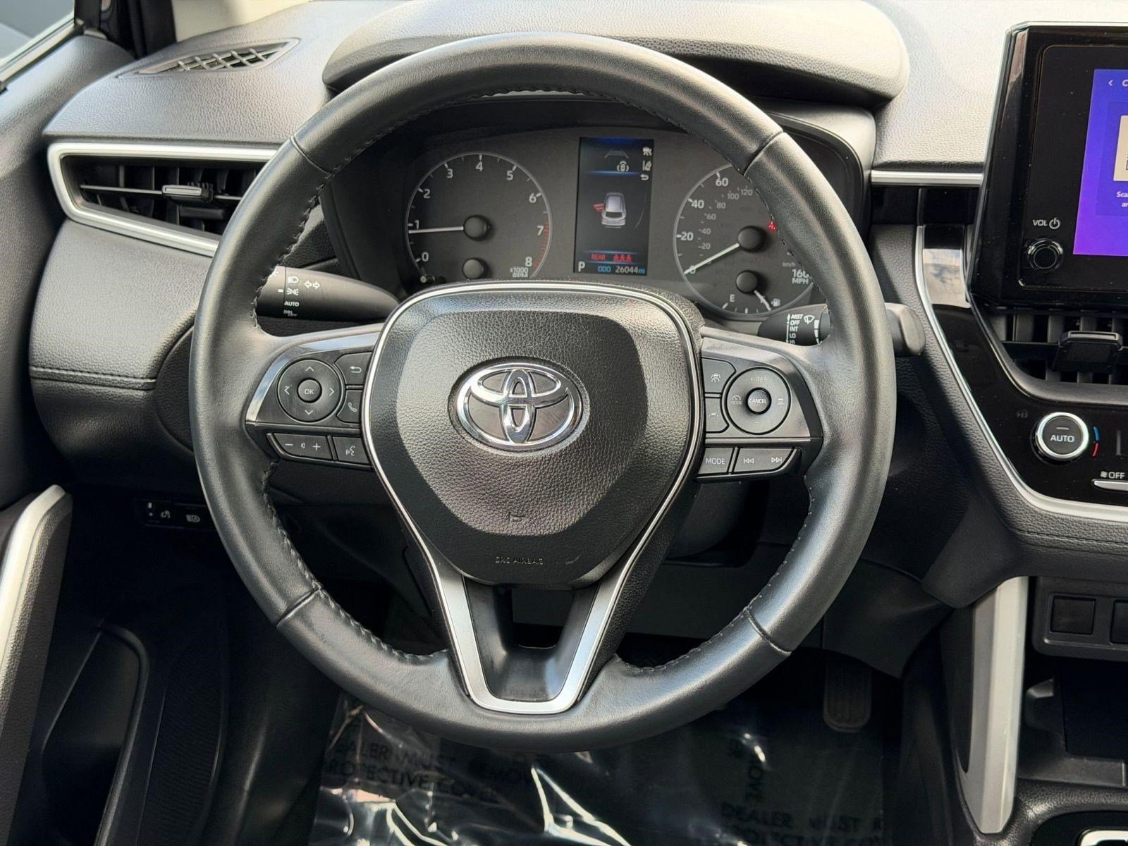 Used 2025 Toyota Corolla Cross LE image 14