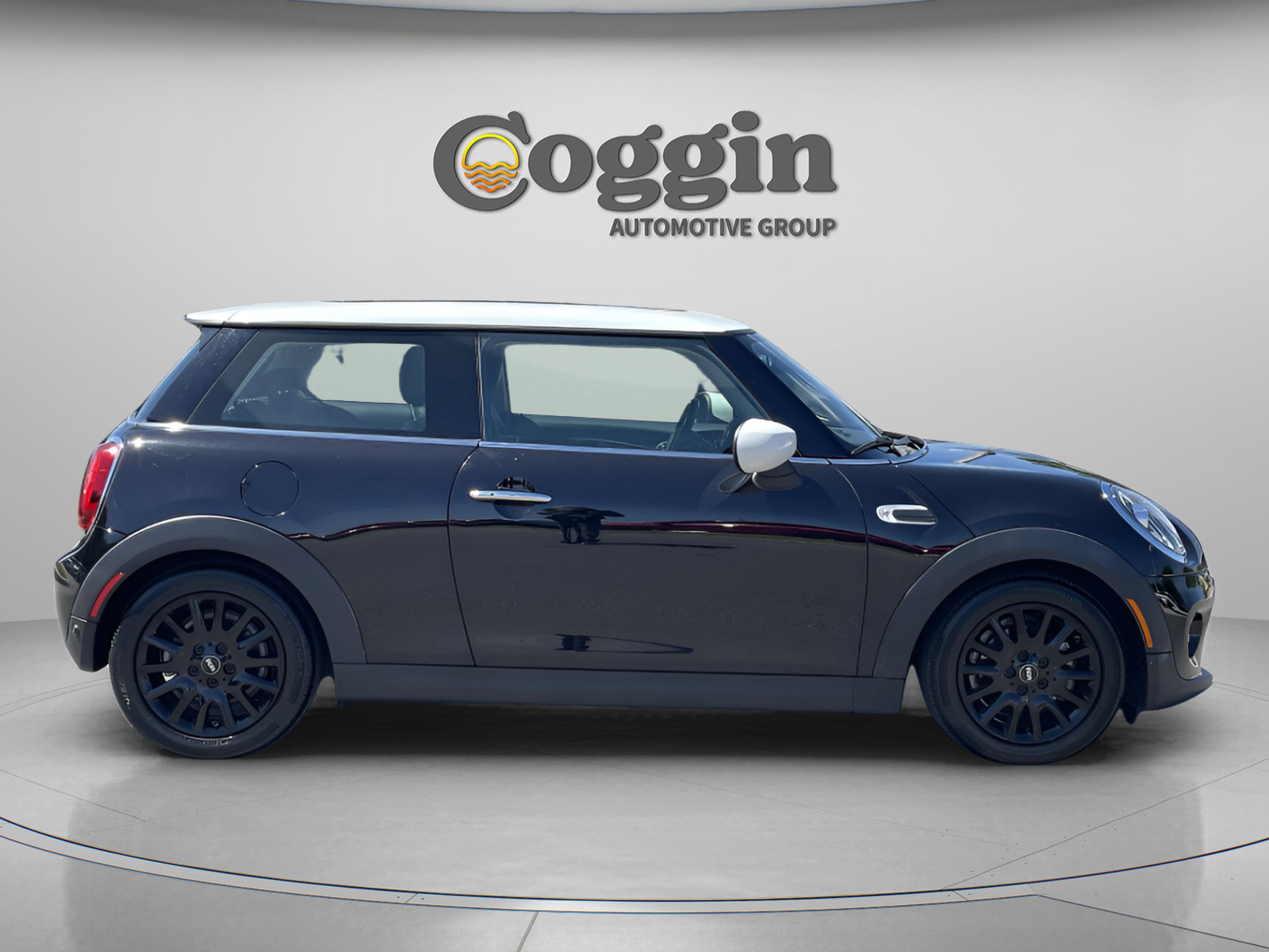 Used 2020 MINI Cooper 2-Door Hardtop image 7