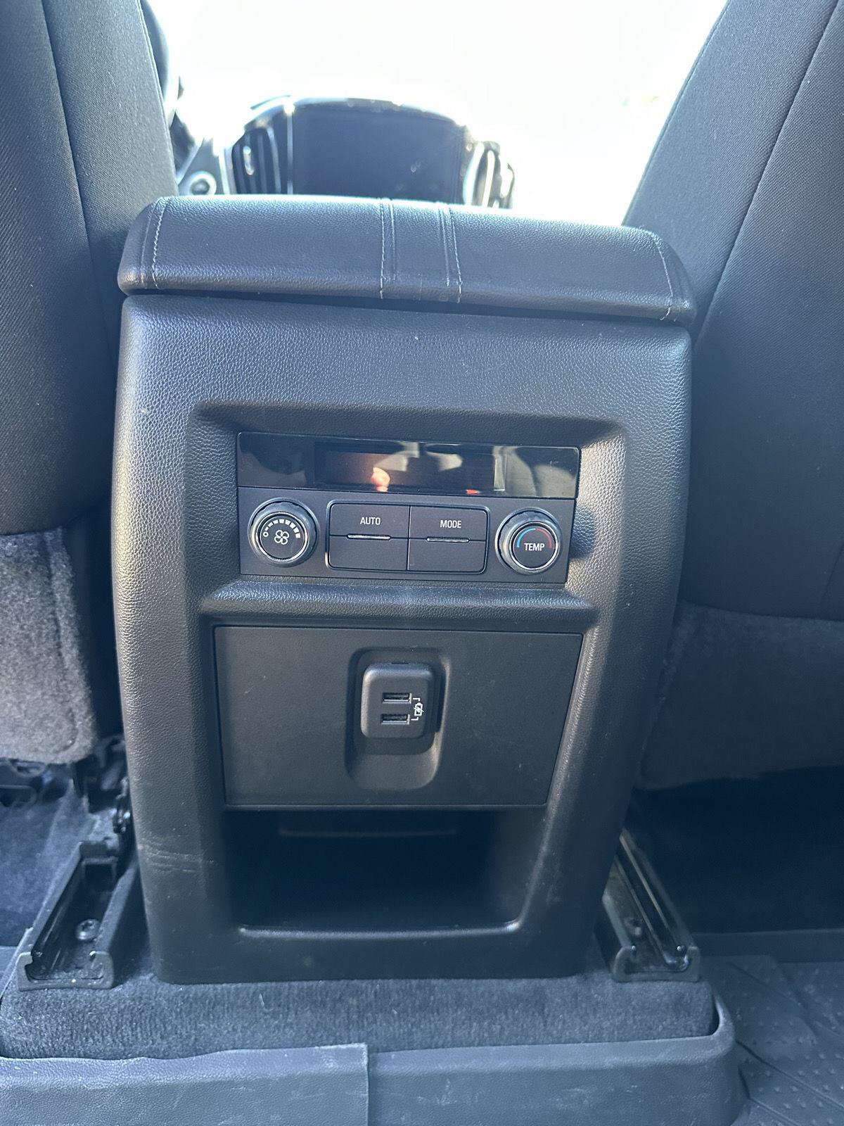Used 2023 Chevrolet Traverse LT FWD image 22