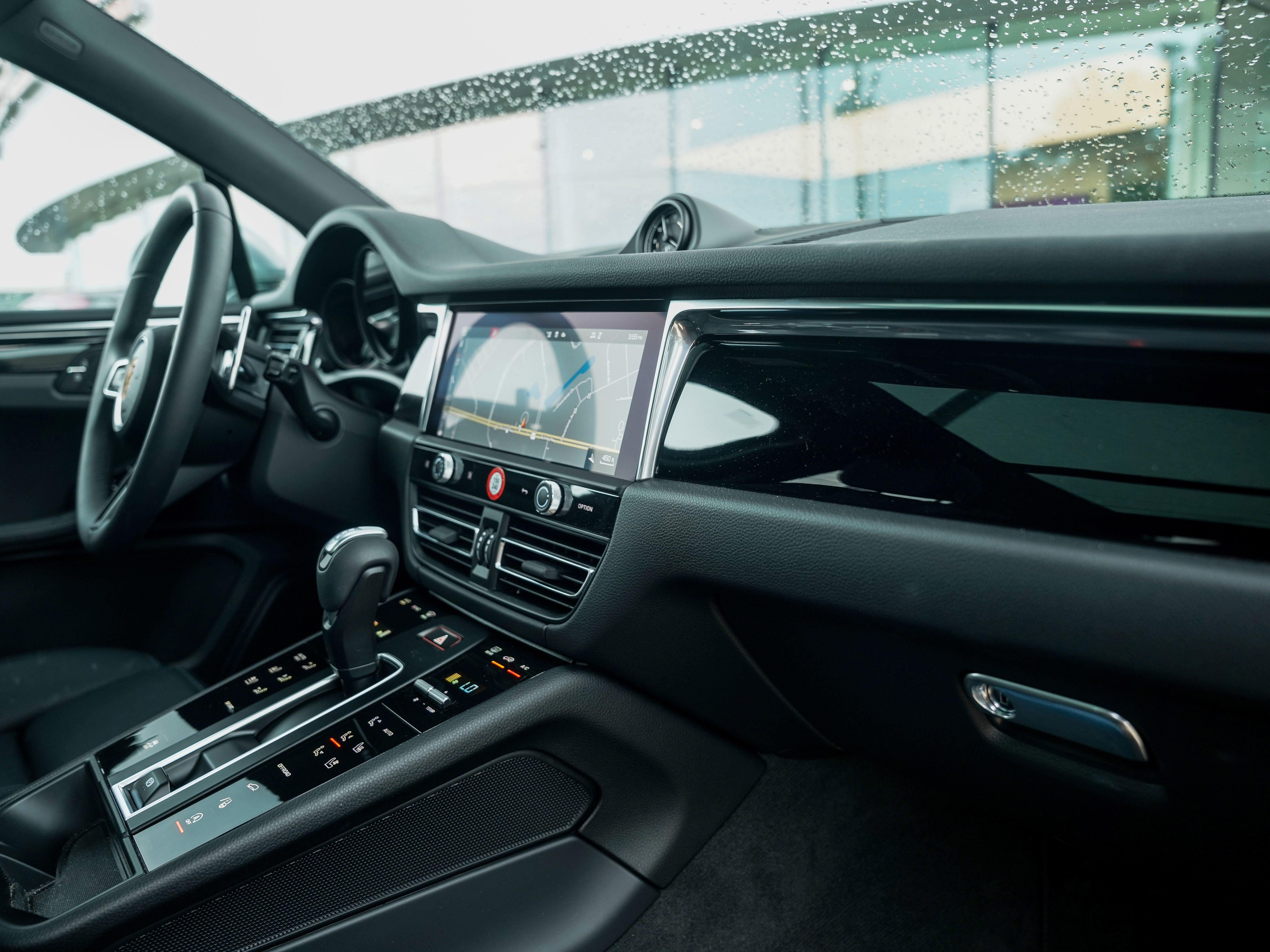 New 2025 Porsche Macan image 31