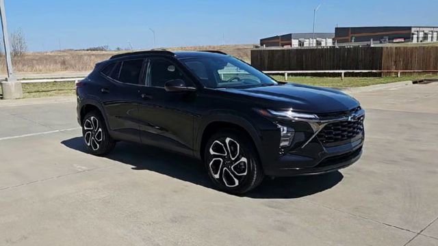 New 2026 Chevrolet Trax RS FWD image 2