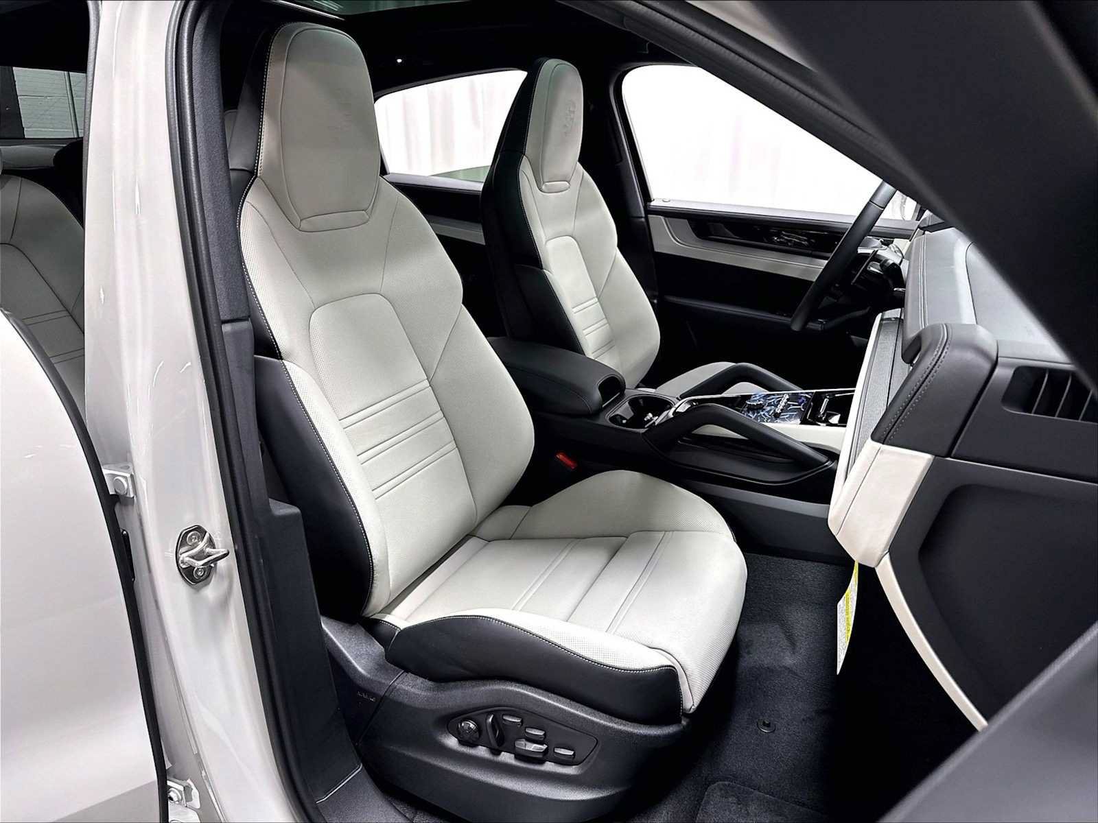New 2026 Porsche Cayenne S AWD/4WD image 13