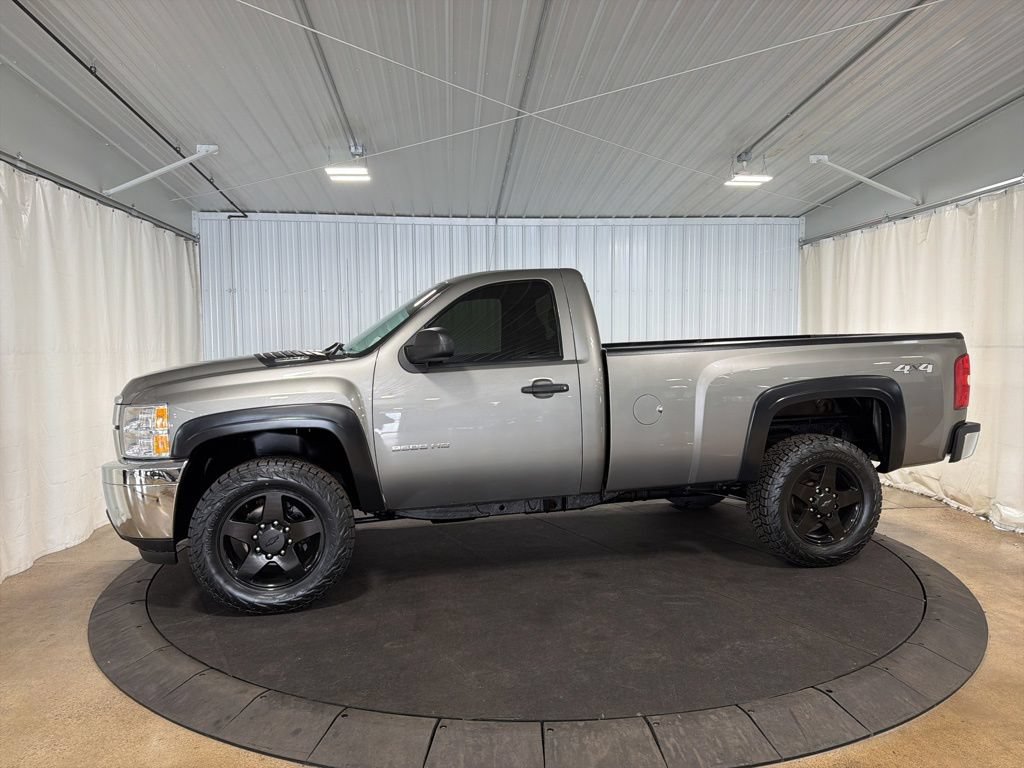 Used 2014 Chevrolet Silverado 2500 W/T AWD/4WD image 2