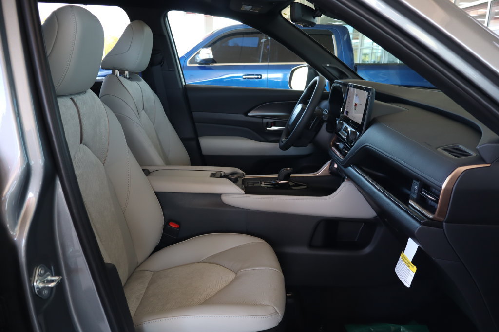 New 2026 Toyota Grand Highlander AWD Hybrid image 36