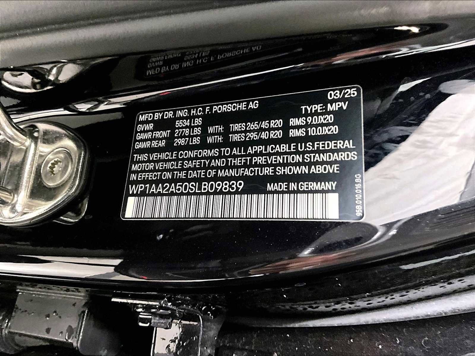 Used 2025 Porsche Macan image 36