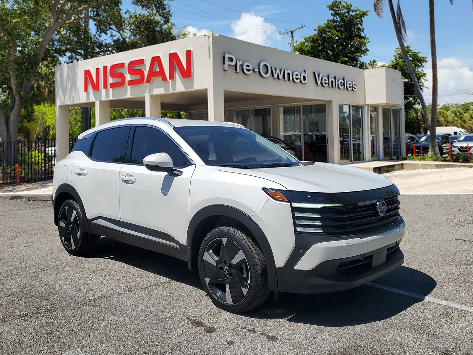 Certified 2025 Nissan Kicks SR image 3