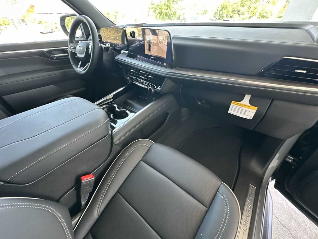 New 2025 Chevrolet Suburban Premier AWD/4WD image 29