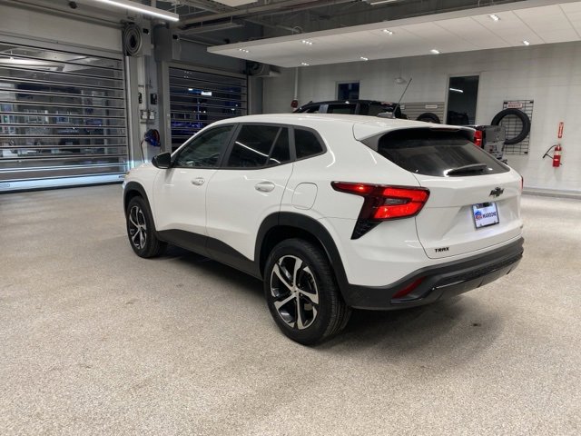 Used 2024 Chevrolet Trax RS w/ Driver Confidence Package image 10