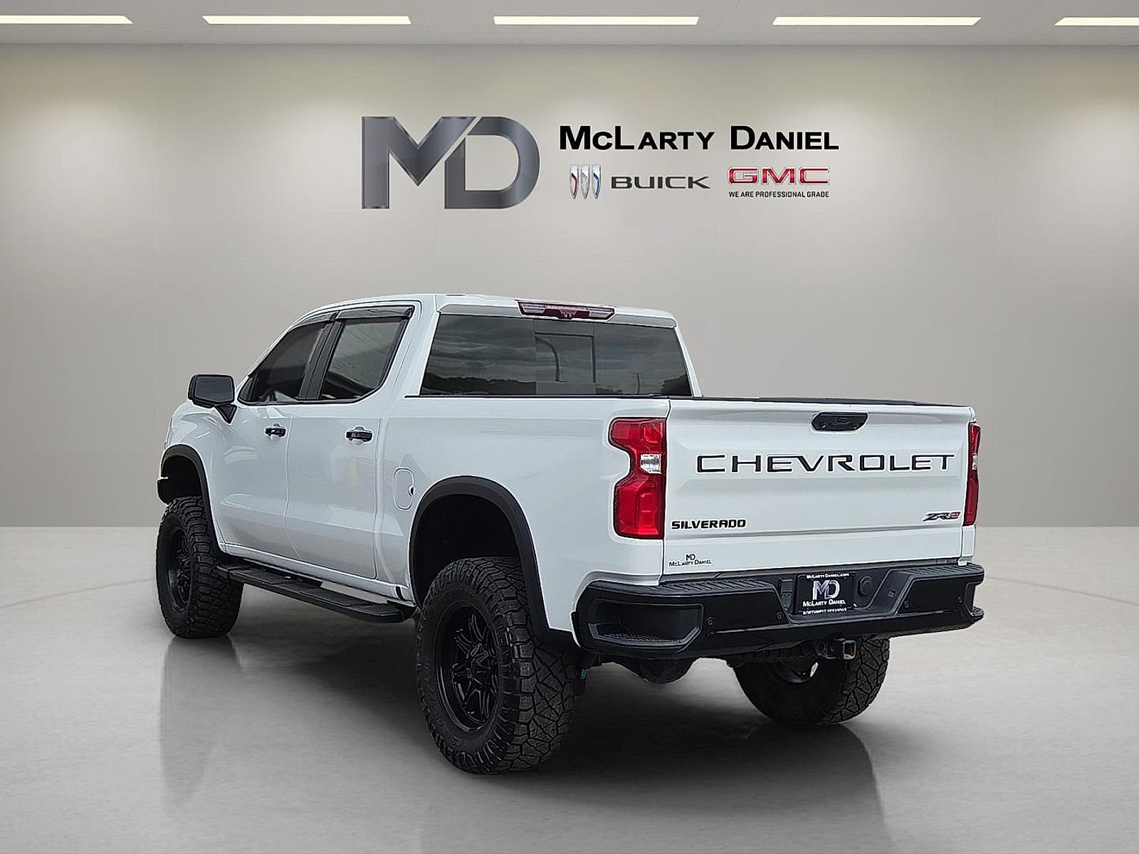 Used 2022 Chevrolet Silverado 1500 ZR2 w/ Technology Package AWD/4WD image 13