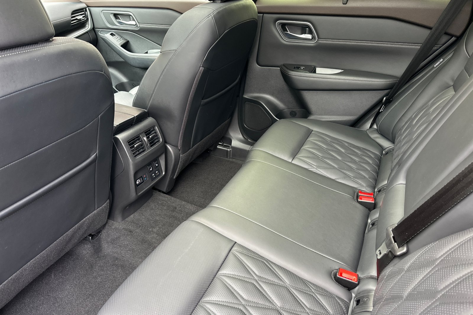 Used 2023 Nissan Rogue Platinum w/ Platinum Premium Package FWD image 11