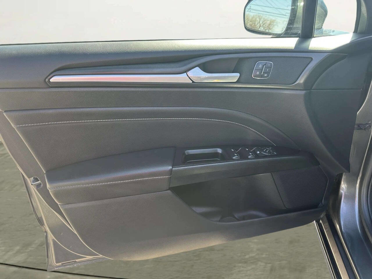 Used 2017 Ford Fusion Titanium image 9