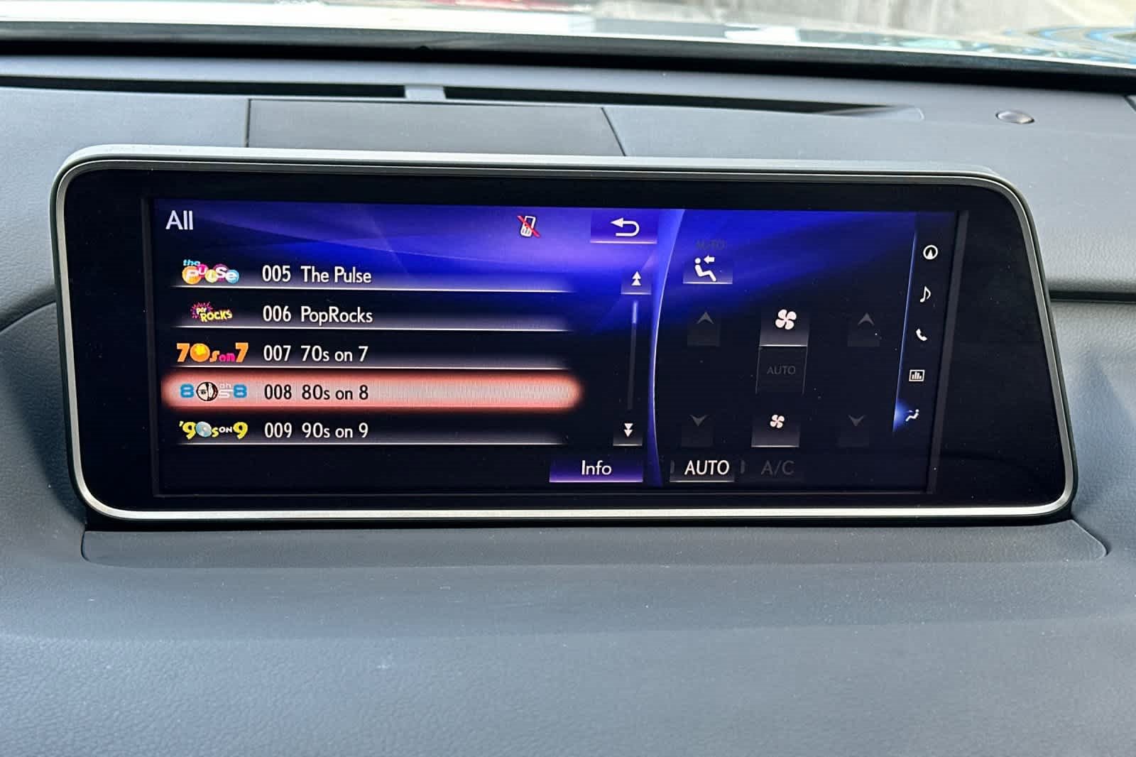 Used 2019 Lexus RX 450h AWD image 18