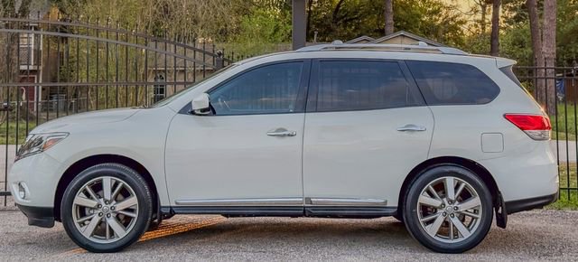 Used 2013 Nissan Pathfinder Platinum w/ Platinum Premium Pkg FWD image 3