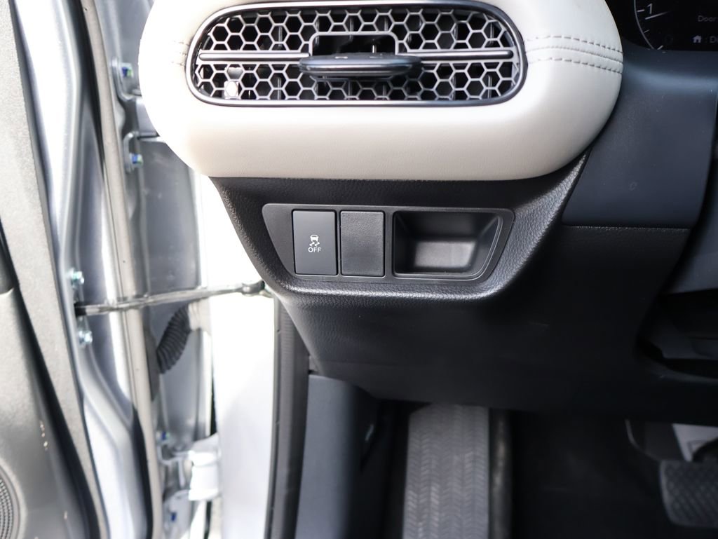 Certified 2026 Honda HR-V LX image 28