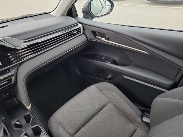 Used 2025 Toyota Camry LE FWD image 16